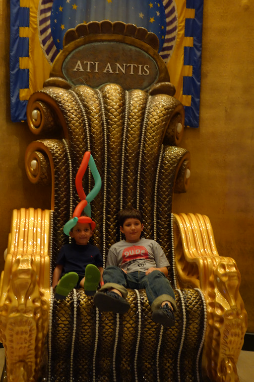 Chris Sendi - Casino Kings - Boowah and Tuna at Atlantis Casino