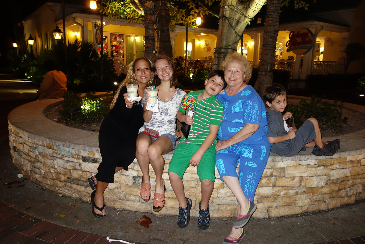 Chris Sendi - Sherry, Valerie, Christian, Eloise Sendi, Tuna - Bahamas